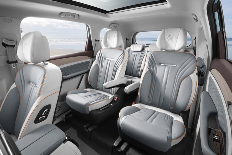 Dongfeng Forthing U-Tour second-row captain's chairs