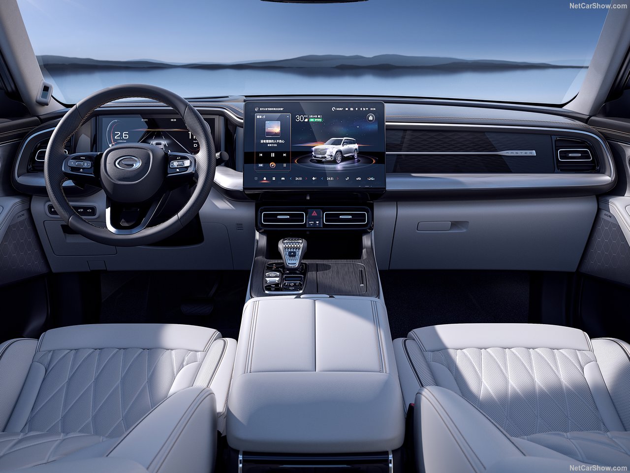 GAC GS8 dashboard and touchscreen