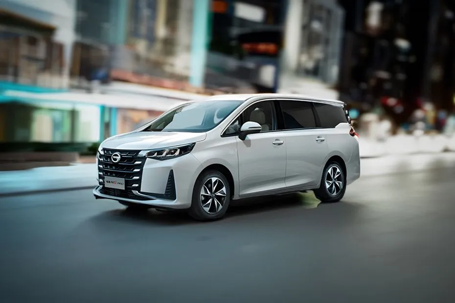 GAC M6 Pro minivan, front three-quarter view