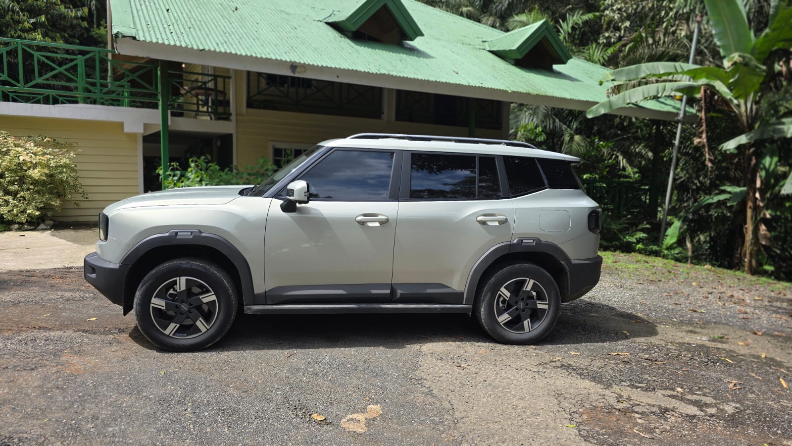 Jetour T1 SUV, side view